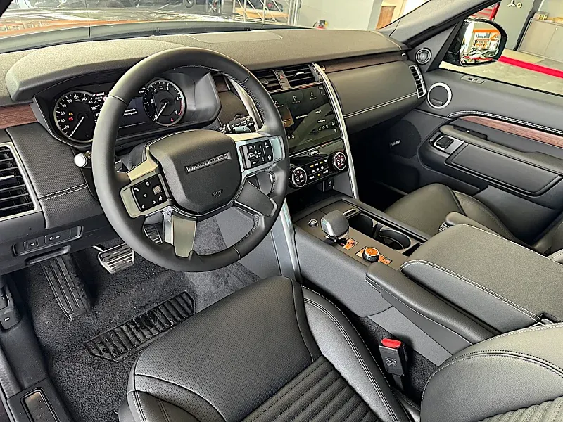 Land Rover Discovery D300 AWD R-Dynamic SE Thumbnail 8