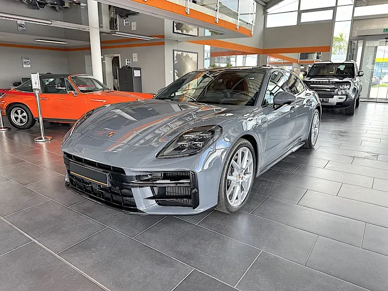 Porsche Panamera in Grau (schiefergrau neo)