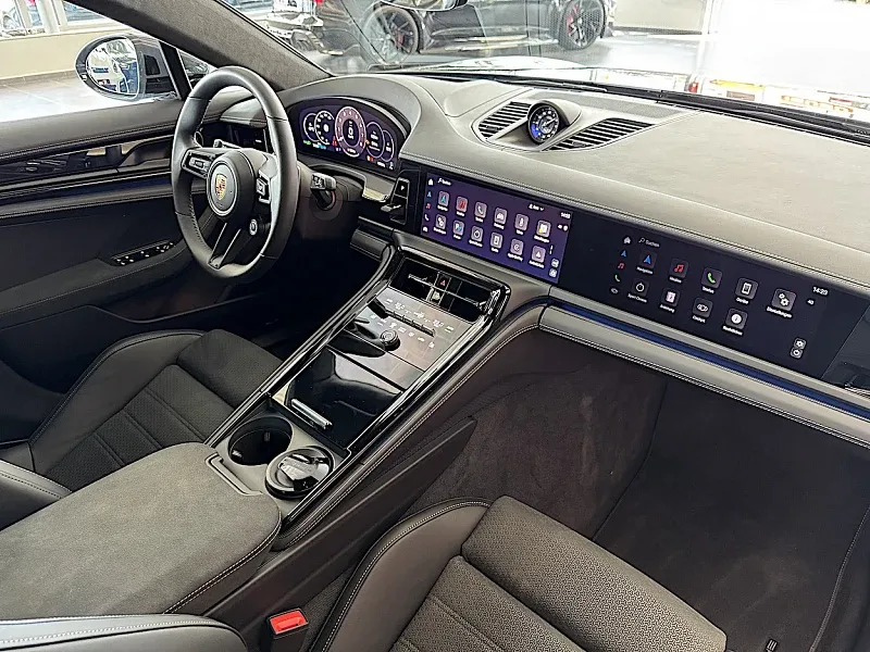 Porsche Panamera GTS Interieur Paket Carbon InnoDrive Thumbnail 11