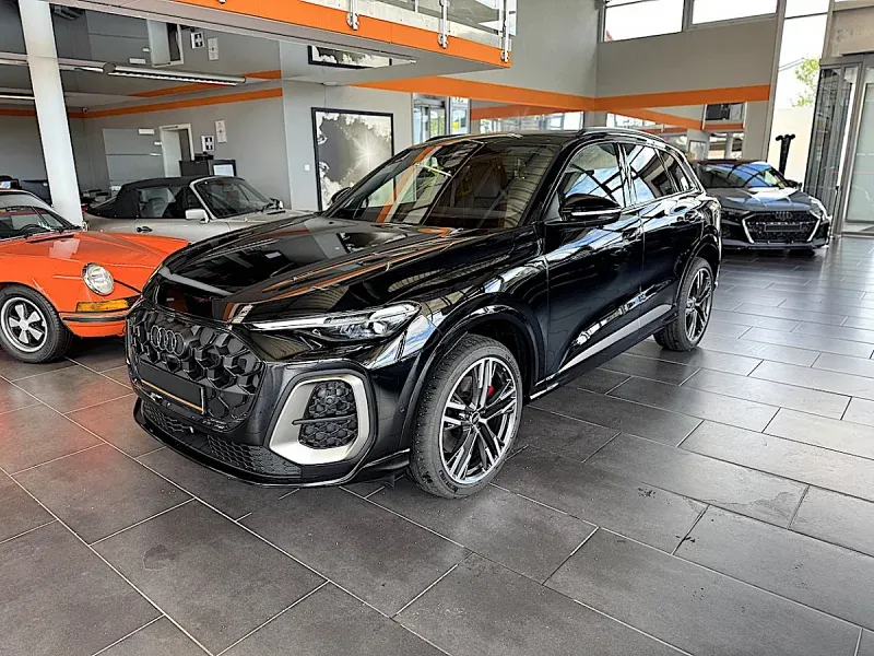Audi Q5 in Schwarz (Mythosschwarz Metallic)