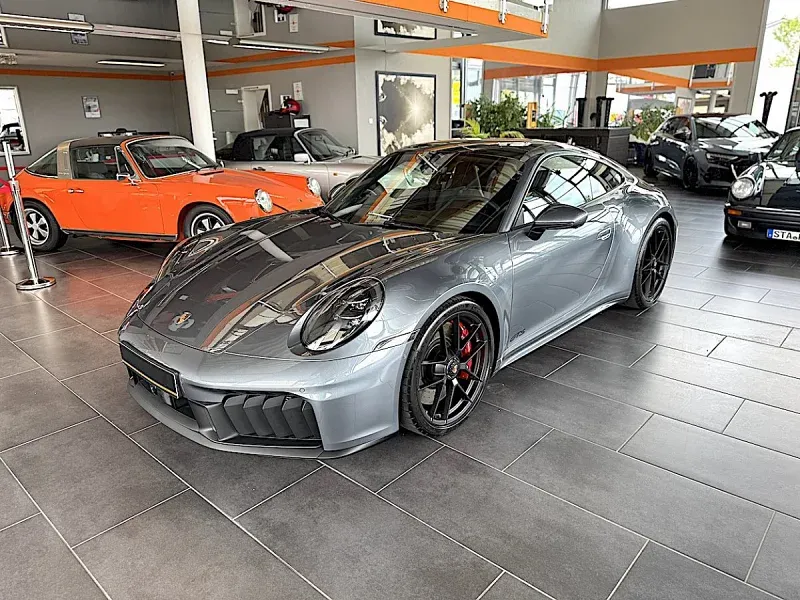 Porsche 992 in Grau (vanadiumgraumetallic)