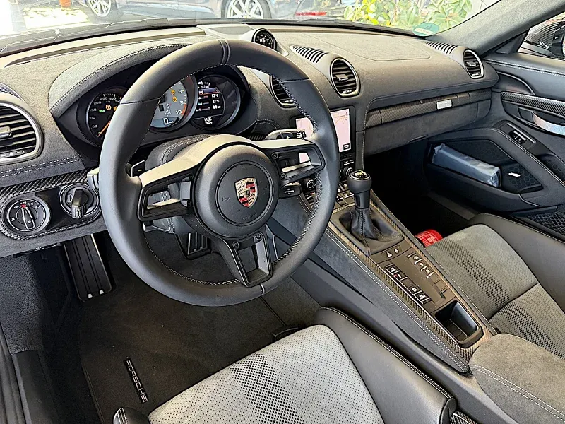 Porsche Cayman GT4 RS Weissach Thumbnail 8