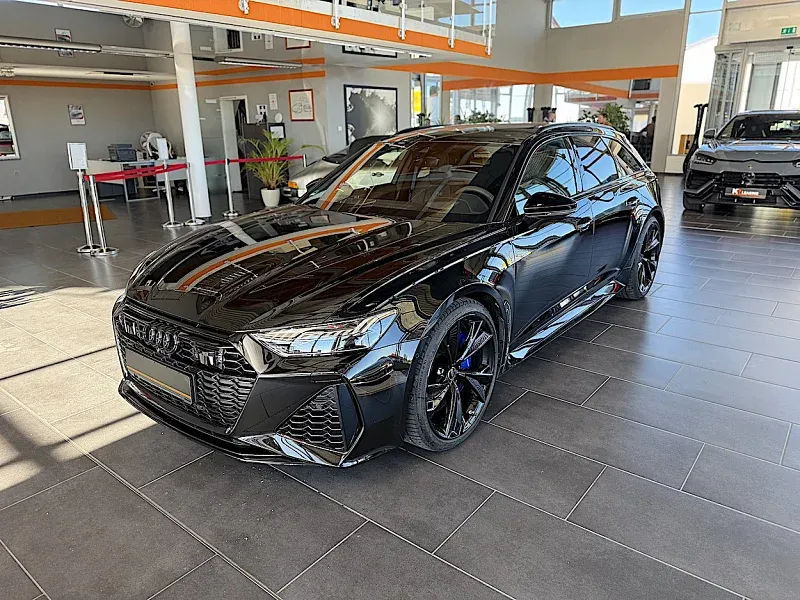 Audi RS6 in Schwarz