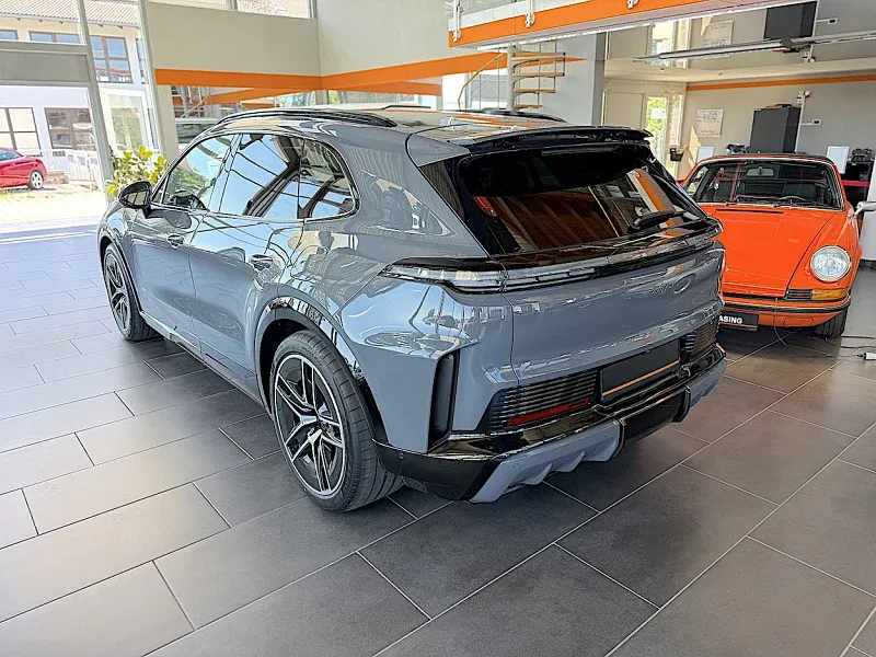 Porsche Cayenne Turbo Electric Thumbnail 3