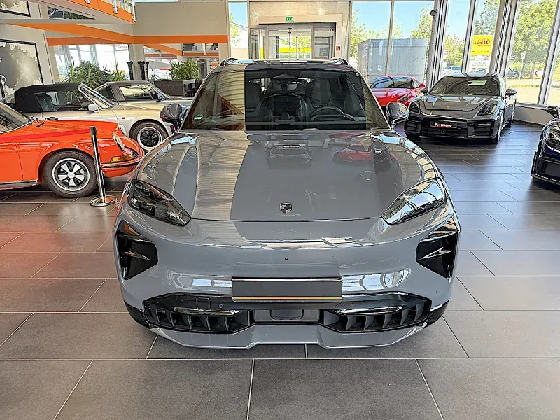 Porsche Cayenne Turbo Electric Thumbnail 7