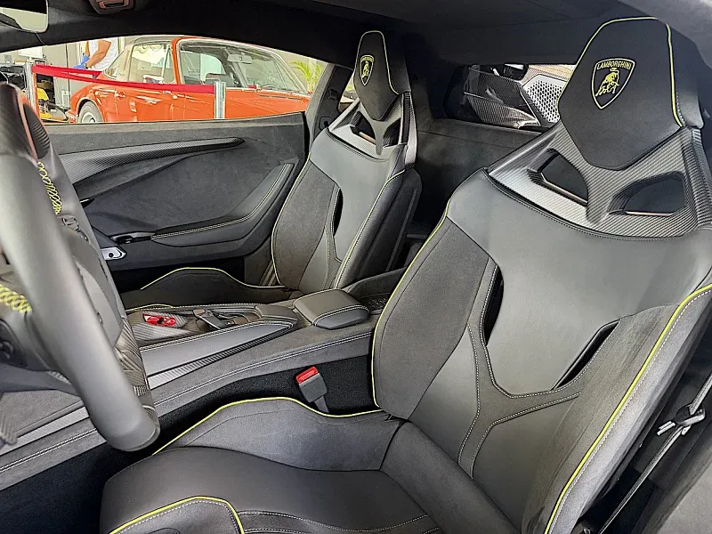 Lamborghini Revuelto MY26 Full Carbon Package Thumbnail 12
