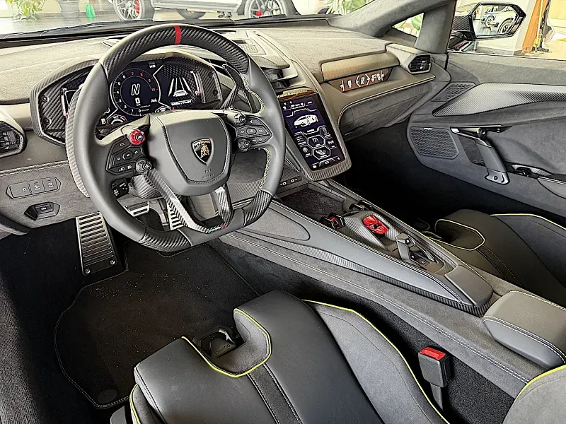 Lamborghini Revuelto MY26 Full Carbon Package Thumbnail 8