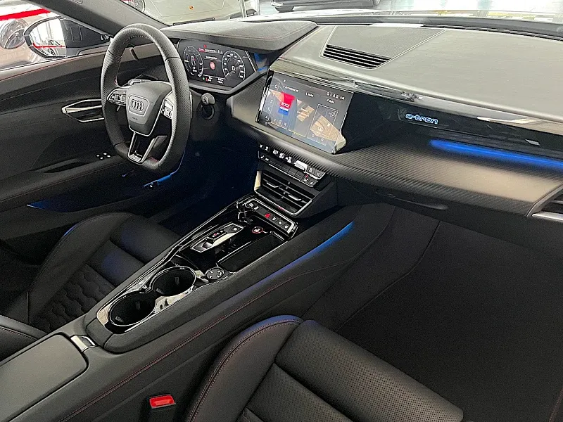 Audi e-tron RS GT Thumbnail 11