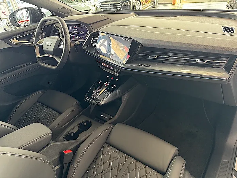 Audi Q4 Sportback 50 e-tron quattro Thumbnail 11