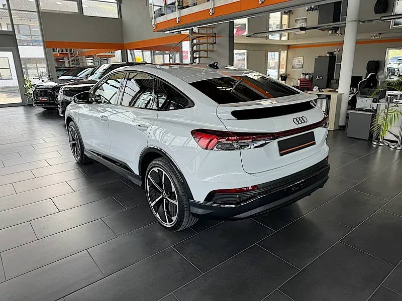 Audi Q4 Sportback 50 e-tron quattro Thumbnail 3