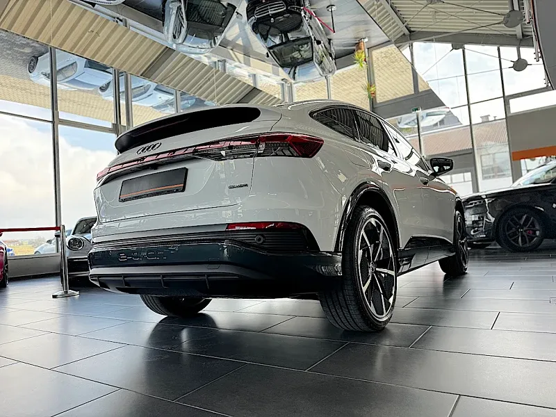 Audi Q4 Sportback 50 e-tron quattro Thumbnail 5