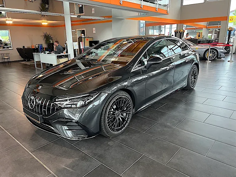 Mercedes-Benz EQE in Grau (graphitgrau metallic)