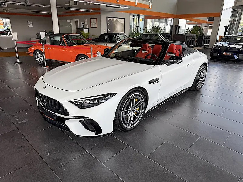 Mercedes-Benz SL 63 AMG in Weiß (OPALITHWEISS - MAGNO-LACKIERUNG)