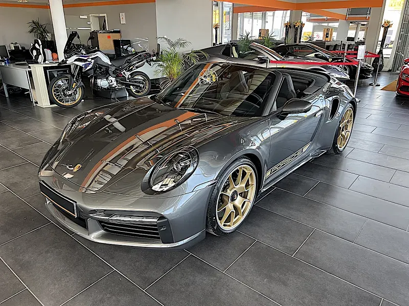 Porsche 992 in Grau (achatgraumetallic)