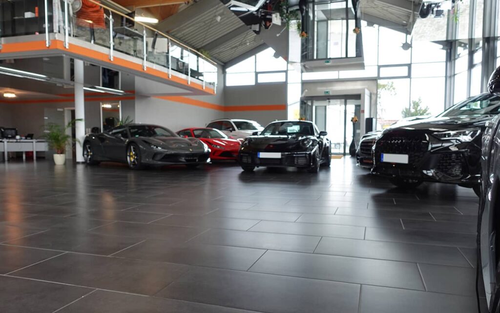 KR Leasing Auto Leasing Showroom
